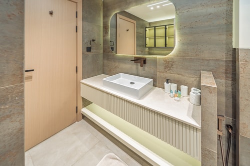 Designer 2BR | Walk to Dubai Mall & Burj Khalifa 18 Mi Casa Holiday Homes