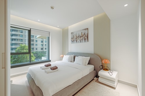 Designer 2BR | Walk to Dubai Mall & Burj Khalifa 10 Mi Casa Holiday Homes