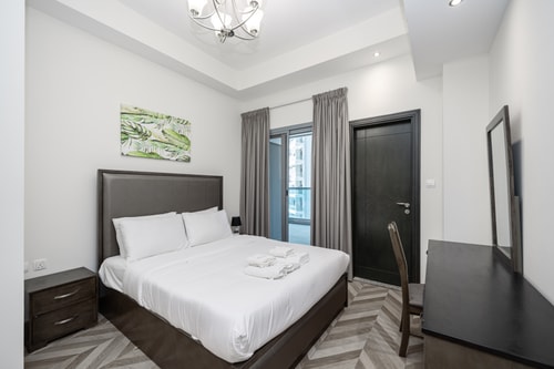 Stylish 4BR with Jacuzzi, Sauna & Prime Amenities 16 Mi Casa Holiday Homes