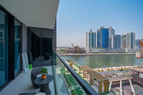 Canal-Front 1BR | Pool, Gym, Free Parking Mi Casa Holiday Homes