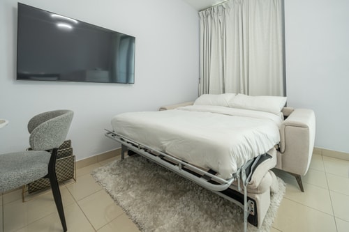 Urban Skyline Haven | Near Burj Khalifa 16 Mi Casa Holiday Homes