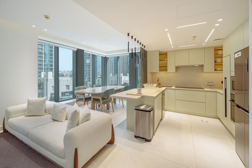 Designer 2BR | Walk to Dubai Mall & Burj Khalifa 3 Mi Casa Holiday Homes