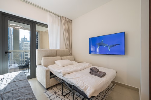 Elegant studio balcony boulevard view 1 Mi Casa Holiday Homes