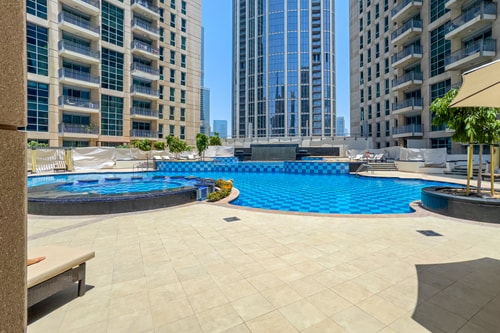 Urban Skyline Haven | Near Burj Khalifa 23 Mi Casa Holiday Homes