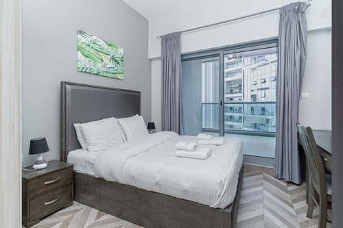 Canal View 1BR + Terrace Gym, Pool, Parking 11 Mi Casa Holiday Homes