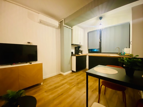 Elegant Apartment in Ivory - AC & Smart TV 16 SocialSpot
