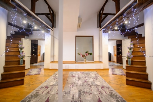 Lavender Attic w. AC, working desks 38 SocialSpot