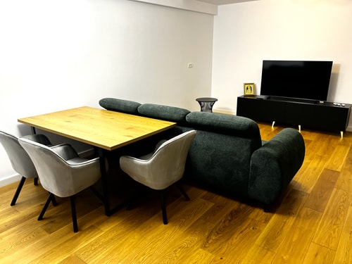 Modern City Home w. A/C 9 SocialSpot