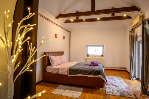 Lavender Attic w. AC, working desks 28 SocialSpot