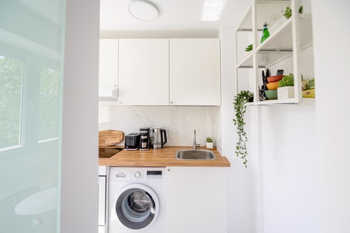 Deda Studio w. Smart TV · AC · washing machine 17 SocialSpot