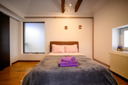 Lavender Attic w. AC, working desks 23 SocialSpot