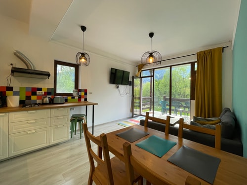 Cozy Riverfront 1 with Garden and Mountain View 54 SocialSpot