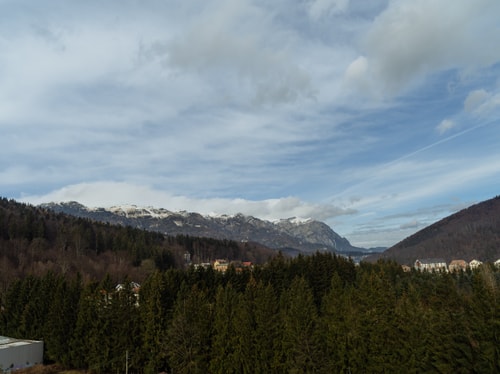 Panoramic Mountain Loft - View, BBQ & Parking 50 SocialSpot