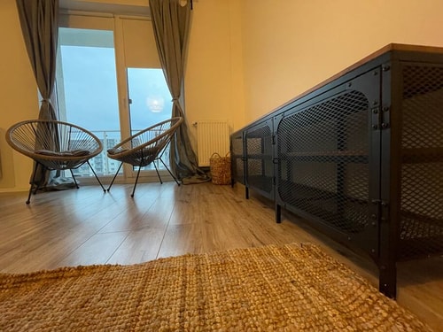 Cozy Place to Remember w. Fireplace & Netflix 10 SocialSpot