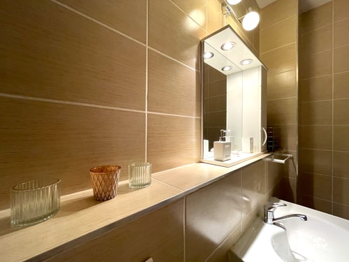 Luxury Apartment Tampa Residence w. Mountain Views 12 SocialSpot