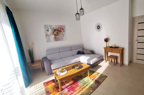 Bella Vista Red Apartment - Smart TV&Free Parking 9 SocialSpot