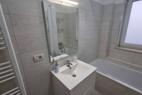 Bella Vista Studio - Underground Parking&Smart TV 7 SocialSpot
