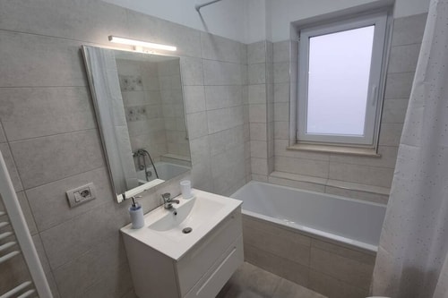 Bella Vista Studio - Underground Parking&Smart TV 8 SocialSpot
