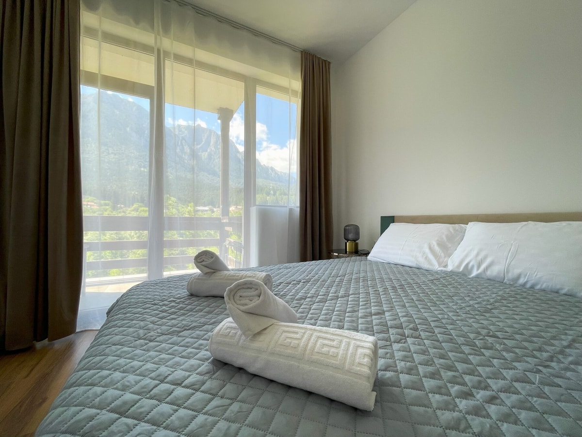 Alpine River Home: Peace and Mountain View SocialSpot