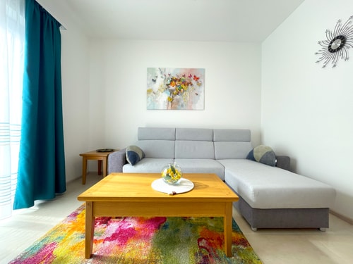Bella Vista Red Apartment - Smart TV&Free Parking 3 SocialSpot