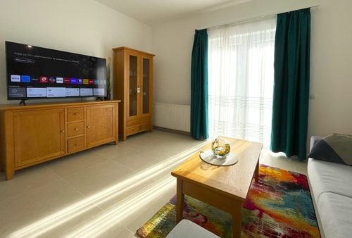 Bella Vista Red Apartment - Smart TV&Free Parking 26 SocialSpot