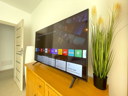 Bella Vista Red Apartment - Smart TV&Free Parking 19 SocialSpot