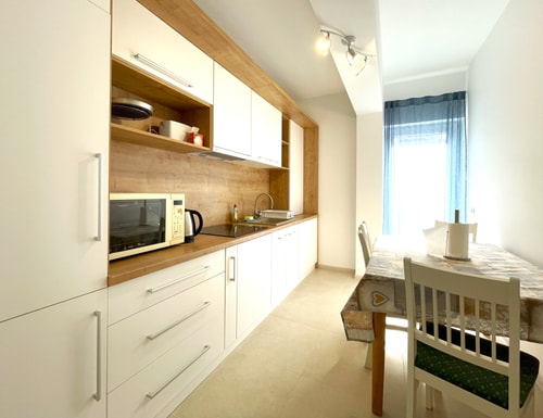 Bella Vista Red Apartment - Smart TV&Free Parking 35 SocialSpot