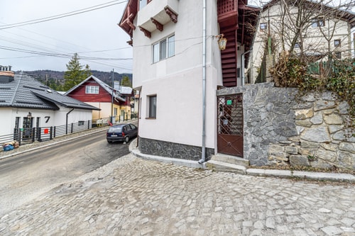 Peles Castle Boutique Home - Close to City Center 17 SocialSpot