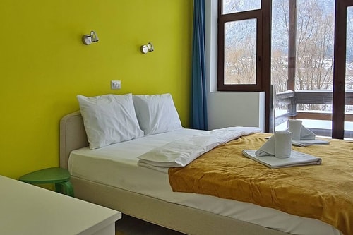 Alpine River Home: Peace and Mountain View 44 SocialSpot