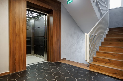 Kronsmart Apartment: Cozy Fireplace & Free Parking 46 SocialSpot