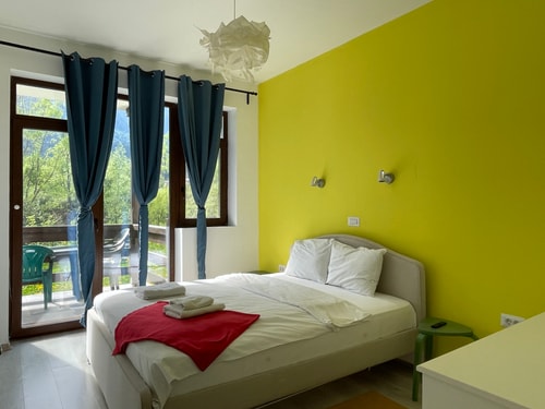 Cozy Riverfront 1 with Garden and Mountain View 34 SocialSpot
