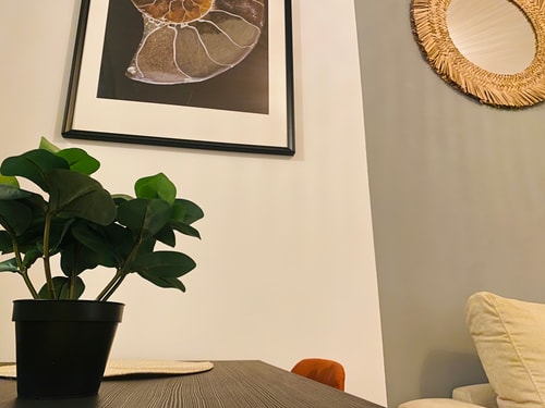 Elegant Apartment in Ivory - AC & Smart TV 10 SocialSpot