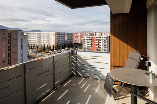Kronsmart Apartment: Cozy Fireplace & Free Parking 40 SocialSpot