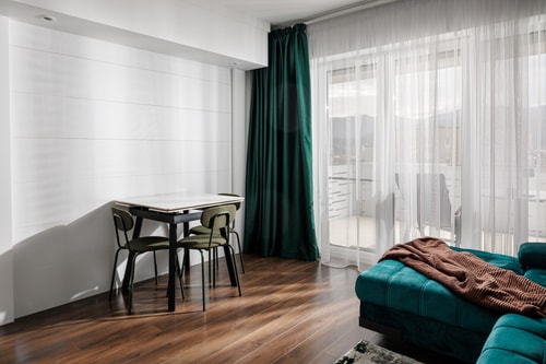 Kronsmart Apartment: Cozy Fireplace & Free Parking 32 SocialSpot