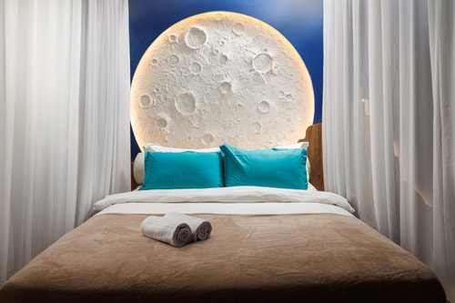 The Moon - Poiana Brasov 7 SocialSpot