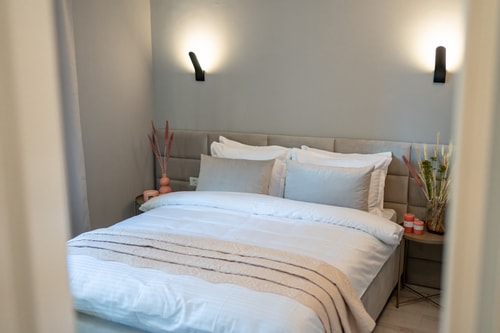Golden Glow Hideaway 48 SocialSpot