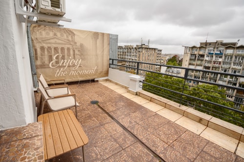Bellevue by Ciulley w. AC & Netflix 5 SocialSpot