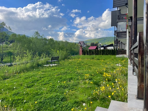 Cozy Riverfront 1 with Garden and Mountain View 25 SocialSpot