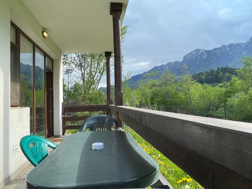 Cozy Riverfront 1 with Garden and Mountain View 42 SocialSpot