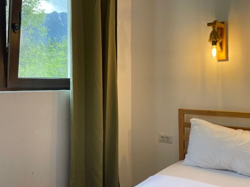 Cozy Riverfront 1 with Garden and Mountain View 12 SocialSpot