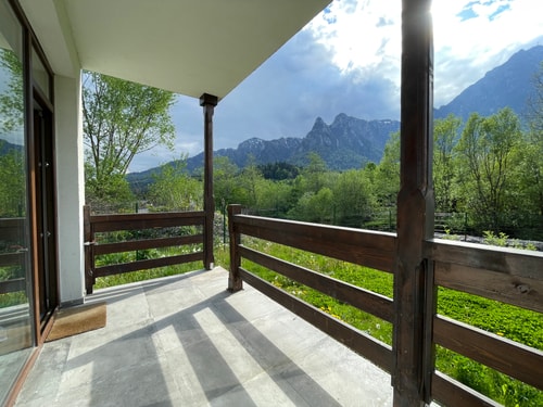 Cozy Riverfront 1 with Garden and Mountain View 47 SocialSpot