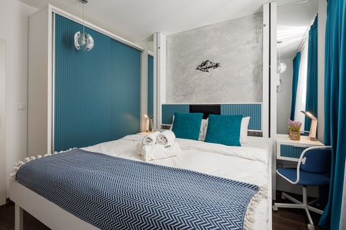 Kronsmart Apartment: Cozy Fireplace & Free Parking 23 SocialSpot