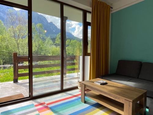 Cozy Riverfront 1 with Garden and Mountain View 29 SocialSpot