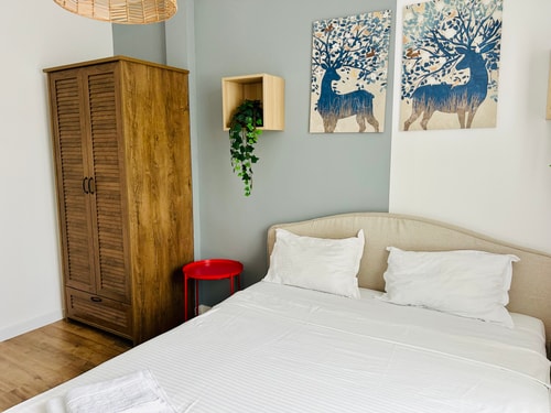 Elegant Apartment in Ivory - AC & Smart TV 24 SocialSpot