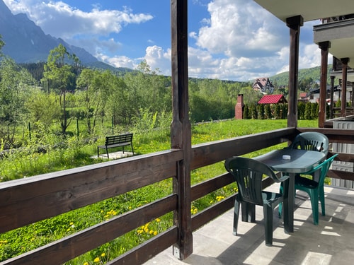 Cozy Riverfront 1 with Garden and Mountain View 49 SocialSpot