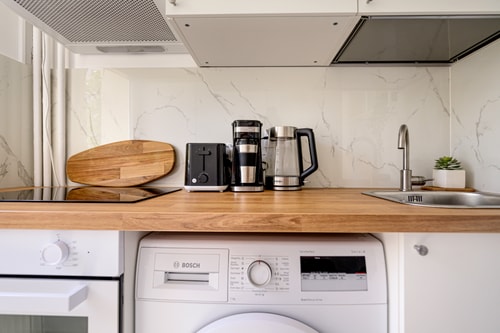 Deda Studio w. Smart TV · AC · washing machine 31 SocialSpot