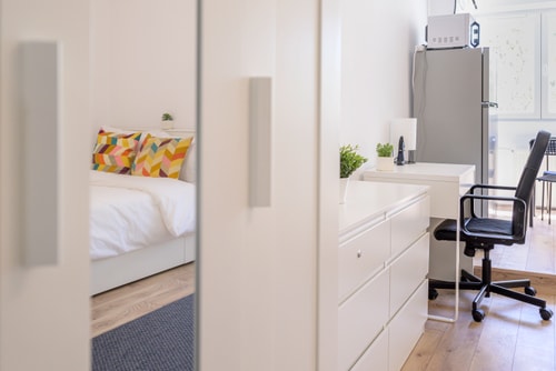 Deda Studio w. Smart TV · AC · washing machine 43 SocialSpot
