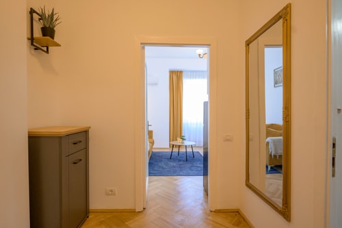 Colibri Apartment w. AC 70 SocialSpot