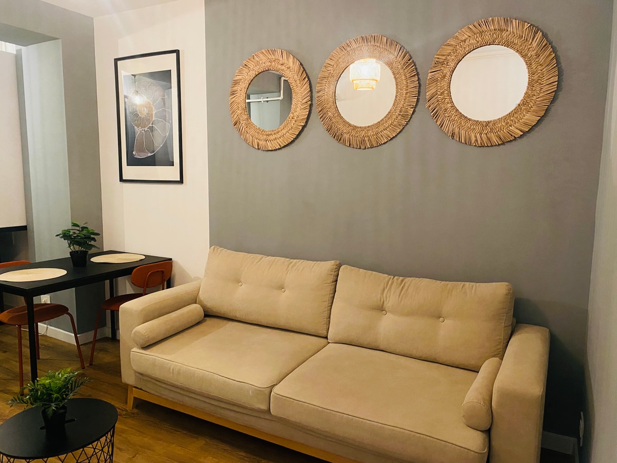 Elegant Apartment in Ivory - AC & Smart TV SocialSpot