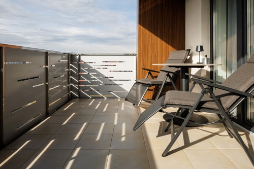 Kronsmart Apartment: Cozy Fireplace & Free Parking 44 SocialSpot